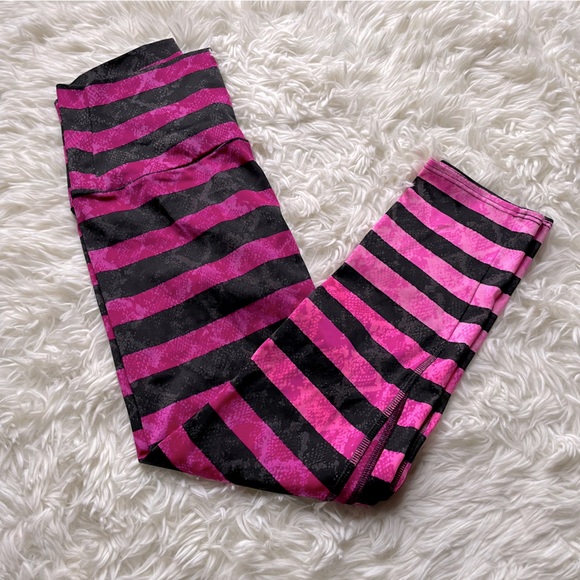 K Deer Pink Ombre Snakeskin Stripe Capri Leggings M - Picture 1 of 7